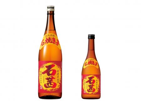 石焼き芋焼酎「石茜」左から１．８Ｌ、７２０ｍｌ