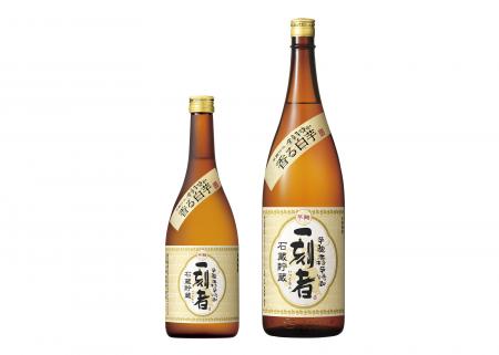 左から、「一刻者」＜香る白芋＞７２０ｍｌ、１．８L