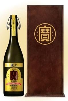 １００周年記念限定　“極上＜宝焼酎＞長期貯蔵”２５度木箱入（７２０ｍｌ）