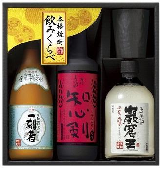 国産原料１００％本格焼酎＜芋・麦・米＞飲みくらべセット全量芋焼酎「一刻者」７２０ｍｌ・本格麦焼酎「知心剣」７２０ｍｌ本格米焼酎洞窟かめ貯蔵「巖窟王」７２０ｍｌ陶器グラス（１個）参考小売価格：５，０００円　(消費税抜き)