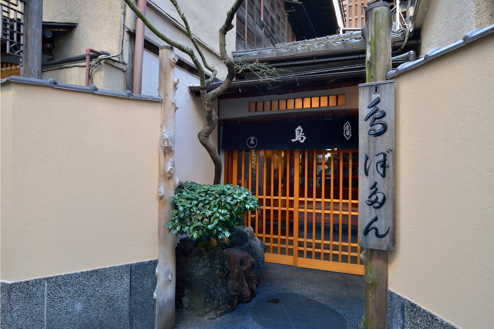 神田「ぼたん」外観
